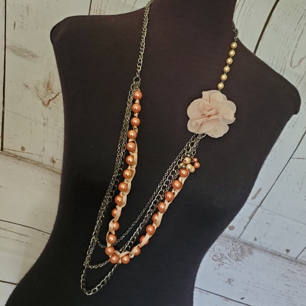 Gunmetal chain and bronze faux pearl necklace with fabric rose